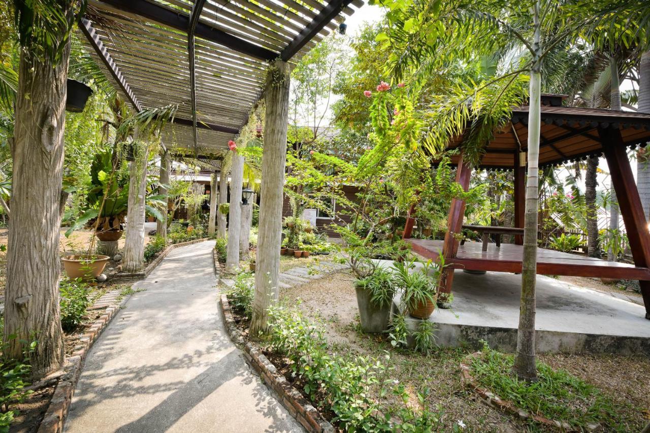 Oyo 536 Reuan Kanthima Ban Laem Chabang Exterior foto